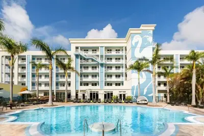 Image de Your Happy Place in Key West | 2 Pools, Fire Pits, Food Trucks & Free Shuttle