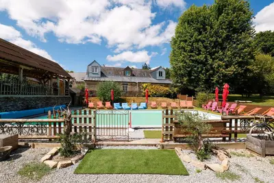 Image de Petite maison 'L'épicerie' avec piscine partagée, terrasse partagée et Wi-Fi