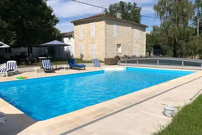 Image de 'La Maison De Léandre - Medoc' avec jardin privé et climatisation