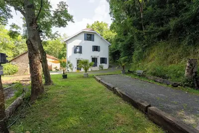 Image de Maison d'hôtes 'Ozalée - Domaine Helaku' avec vue sur la montagne, terrasse partagée et Wi-Fi