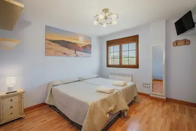 Image de Chambre 'La Dehesa' avec vue sur les montagnes, terrasse partagée et Wi-Fi