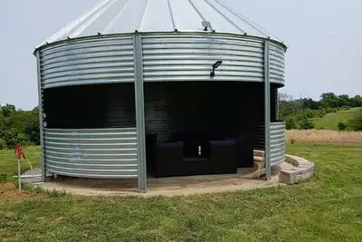 Image de New tiny home in an incredible private setting among all nature has to offer.