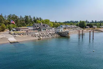 Image de Lummi Island Waterfront Home + Boat Ramp + Bay Views