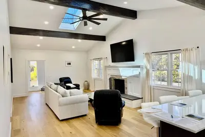 Image de Southampton, waterfront, min to the village and beaches, south of the highway