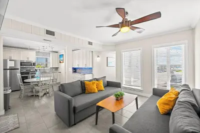 Image de Stunning Riverfront Villa W/ Steps from Private Beach Access & Perfect Setting for Events