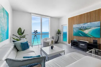 Image de Beachfront Luxe Corner Penthouse|Gym|Heated Pool