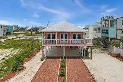Image de New Listing, Shell Yeah is a 3bd/2ba with ocean views! Covered outdoor entertaining, boat parking!