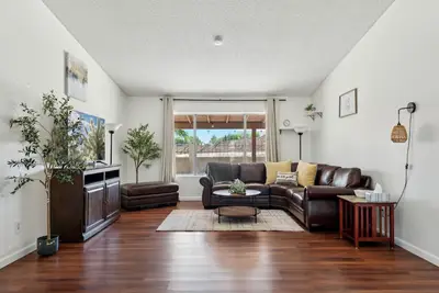 4br Pet-Friendly Home – 5 Mins to State Farm & Westgate