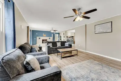 Image de Spacious 5-bedroom house. Game Room. Travel Themed Bedrooms. 1 mile from lake.