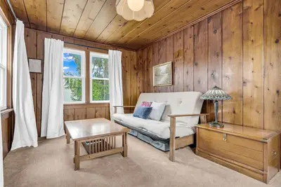 Image de The Corner Cottage! Walk to Downtown Caseville!