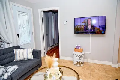 Image de Chic3-Bedroom Private Garden, Parking Free- Self check-in- 35Min from Montréal!