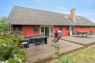 Image de Scenic area close to forest, golf, and beach