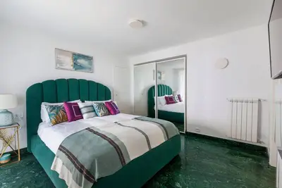 Image de Apartement meublé une terrasse privée sur la mer,