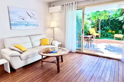Image de croisette/parking/jardin privatif\nélégant cocon