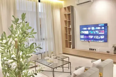Image de F1 Stylish Stay Near Airport + Gym & Pool Access