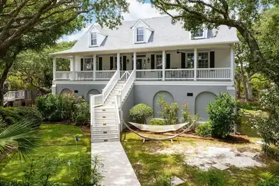 Image de Reduced Rates Summer 2025! 1 Block Away from Beach!