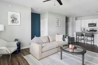 Landing | Beautiful 2bd, Pool, Gym