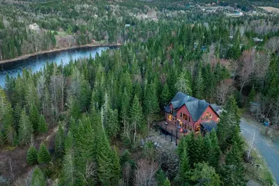 Image de Le St-Évasion Stoneham | 25 min de Québec - Spa pour 9 - Billard - Bord de l'eau