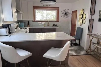 Image de Charming home near downtown, South Shore.