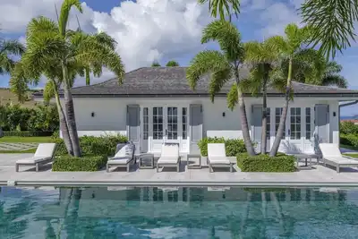 Image de Refined Villa With Heated Infinity Pool
