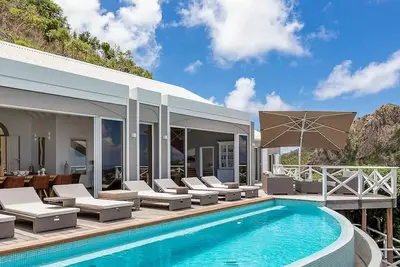 Image de Modern Island Living With Heated Pool