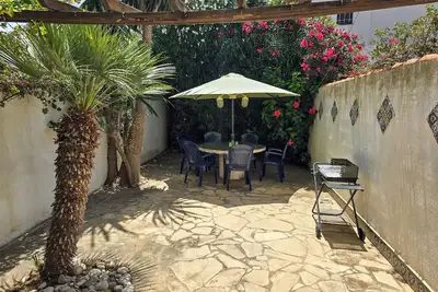 Image de Cozy apartment 50 meters from the beach.