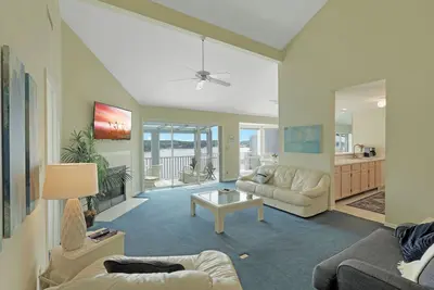 Image de Top Deck Retreat | Sleeps 6