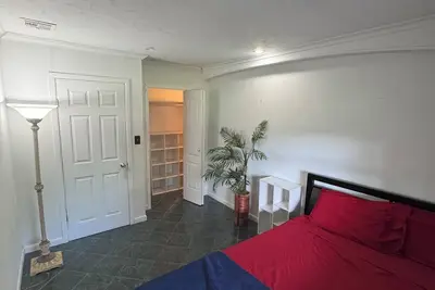 Image de This quite retreat in the heart of Orlando. Located on a peaceful one lane road.