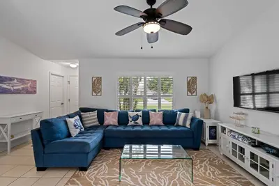 Image de Venice Coastal Vibe - Serene Pool Home