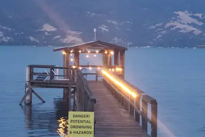Image de On the water with Boatdock & Hot-tub, 14 guests at Lakeport