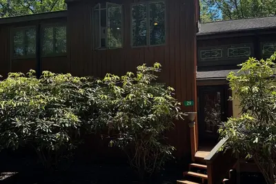 Image de Big Boulder Lakefront Escape with pool and lake access included! Sleeps nine.
