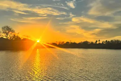 Image de Sunset Dreams: Pool, Hot Tub, Fire Pit, Bbq & Private Dock in Wildlife Haven