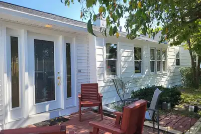 Image de 3-bdrm lake house w private beach. 10 mins to Cedar Pt. Wi-Fi & 1-car garage.