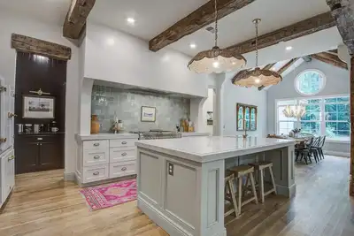 Image de Family-Friendly 5br • 3+ Acres • 10 Min to Beach