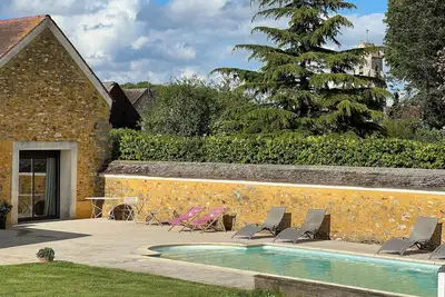 Image de Maison familiale au calme avec jardin et piscine