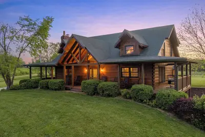 Image de Spacious 5-bedroom cabin in wonderful Coxs Creek with WiFi, Ac