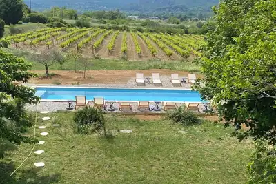 Image de Ma Nine maison cocooning rénovée sur très grand terrain face aux vignes