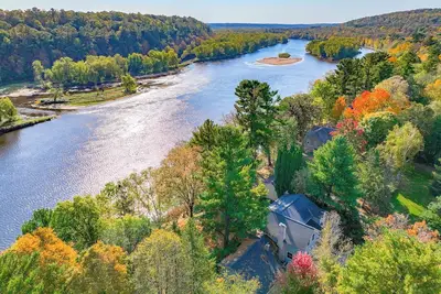 Image de Historic 3-bedroom/ 3 bath house on the St. Croix River