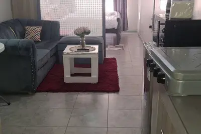 Image de Home away from home-\n15mins drive to Jkia airport\n10mins drive to Malls