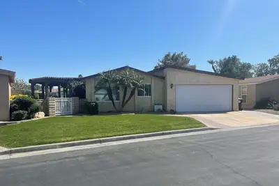 Image de 3-bedroom house in fabulous Thousand Palms with Mountain and Golf Course Views