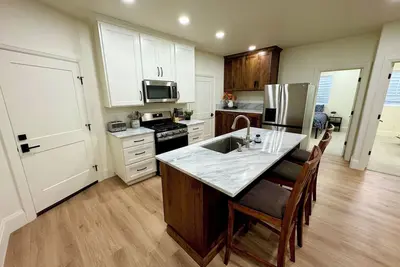 Image de 3-bedroom apartment in peaceful Mapleton with WiFi, Climate Control