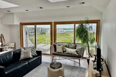 Image de Spectacular 1-bedroom renovated Montauk apartment with amazing views