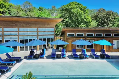 Image de Pool View @ Richardson Serenity Villa, West End
