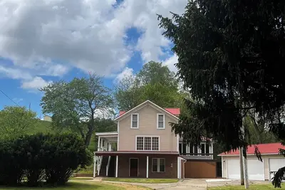 Image de Need room?! We got you! \nCountry Home on a private drive