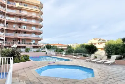 Image de Studio avec piscine proche plages