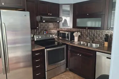 Image de Lovely Lower-Level 2-bedroom apartment close to Ut and medical facilities.