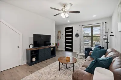 Image de The Fairway Flat – Lake Life Meets Golf Life
