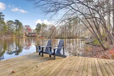 Image de Spacious & Stylish | Private Deck & Prime Location