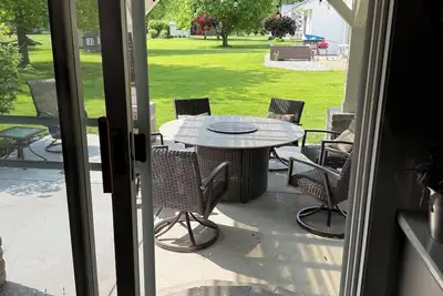 Image de Spacious 4-bedroom house with Beautiful Patio close to Eaa in Oshkosh