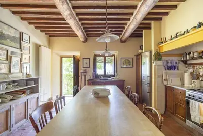 Image de Charme millénaire au Chianti : piscine et terrasse à couper le souffle
